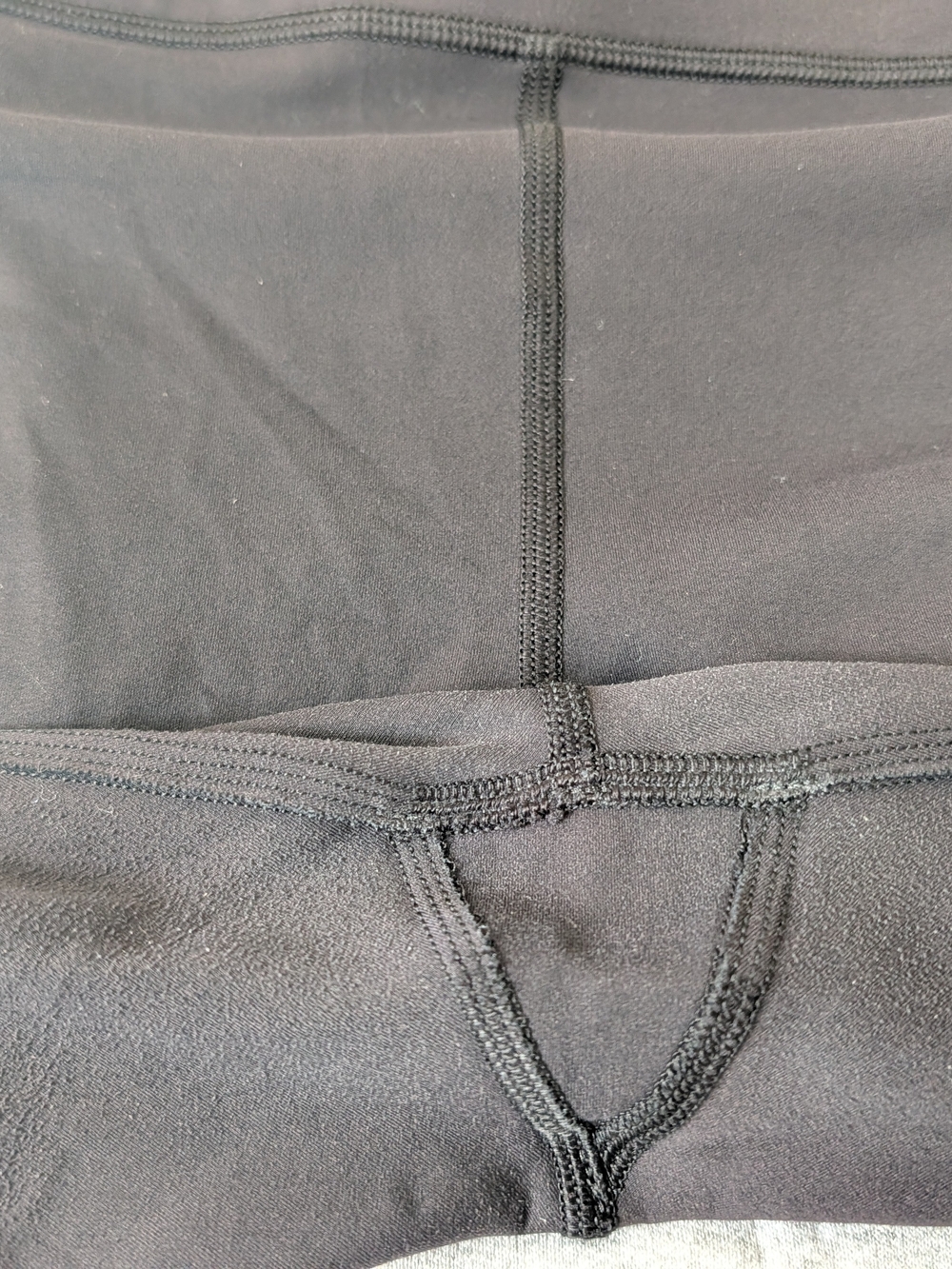 Lululemon Black High-Rise Athletic Leggings - Picture 6 of 8